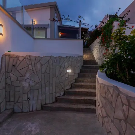 Sara In - Sara Vacation Адехе