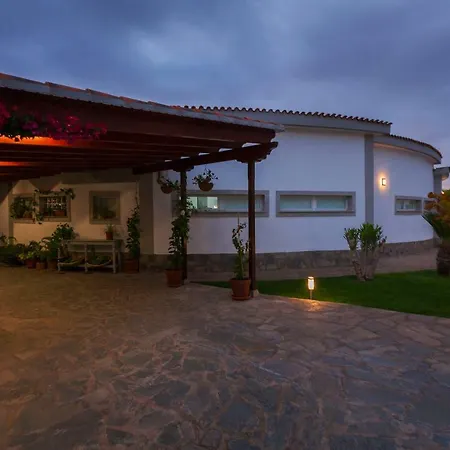 Sara In Villa